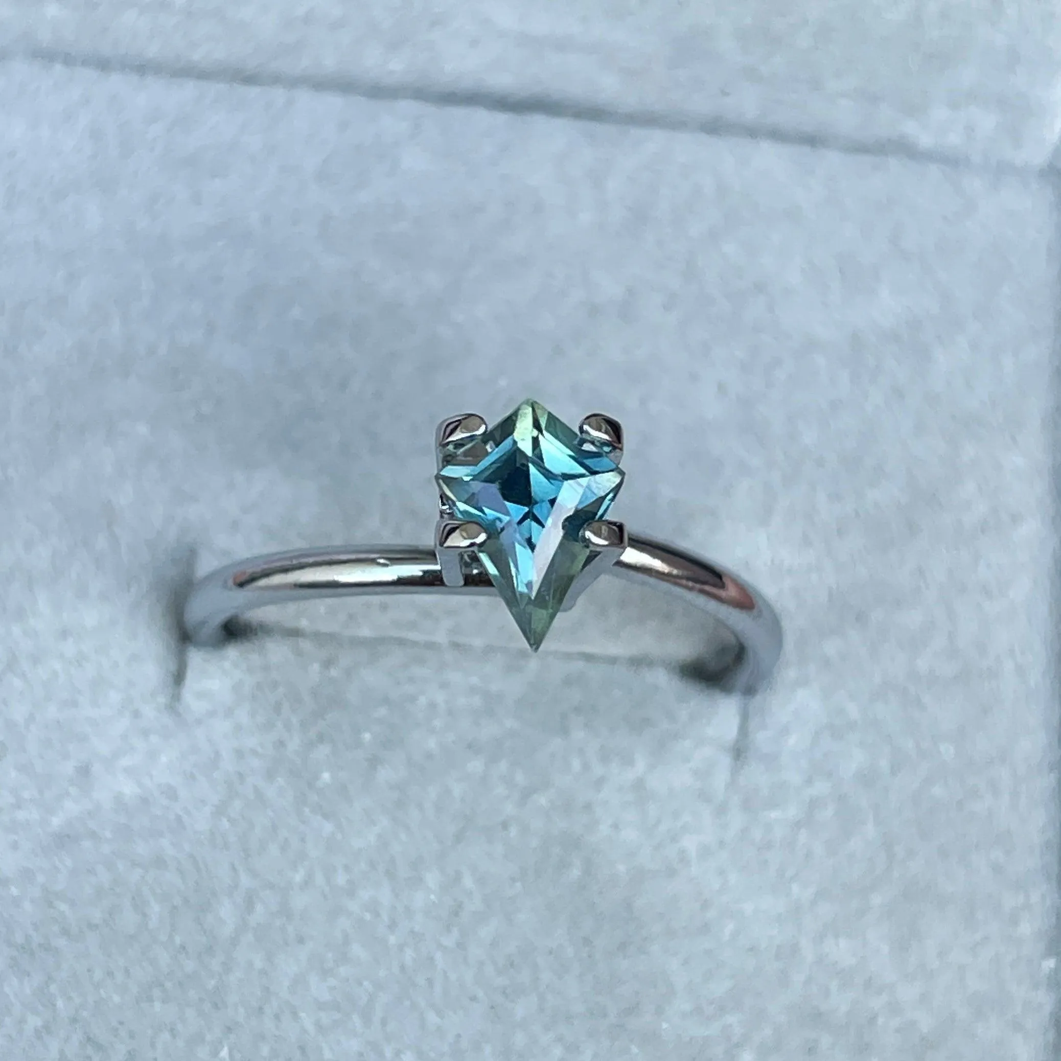 0.92 ct kite teal sapphire
