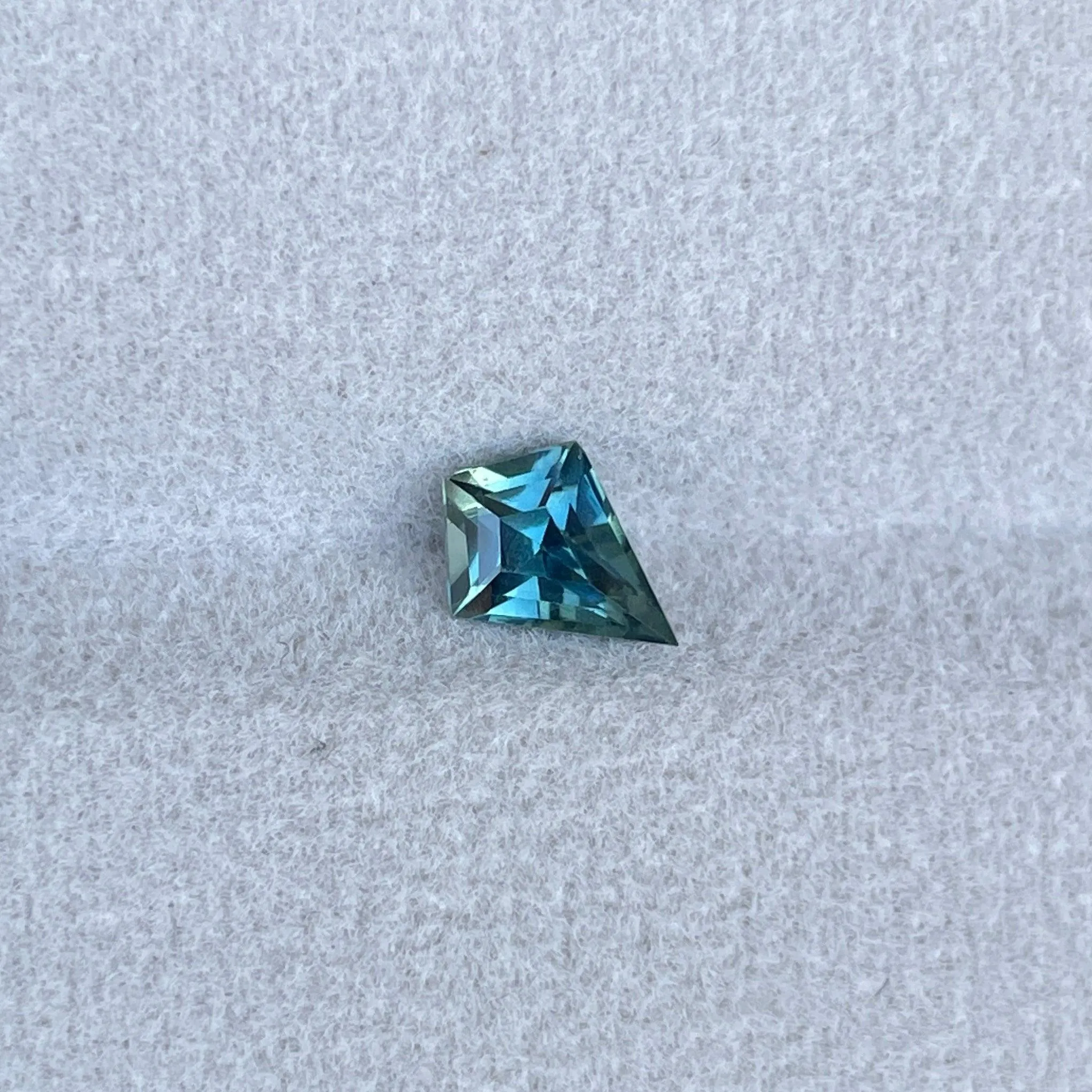 0.92 ct kite teal sapphire
