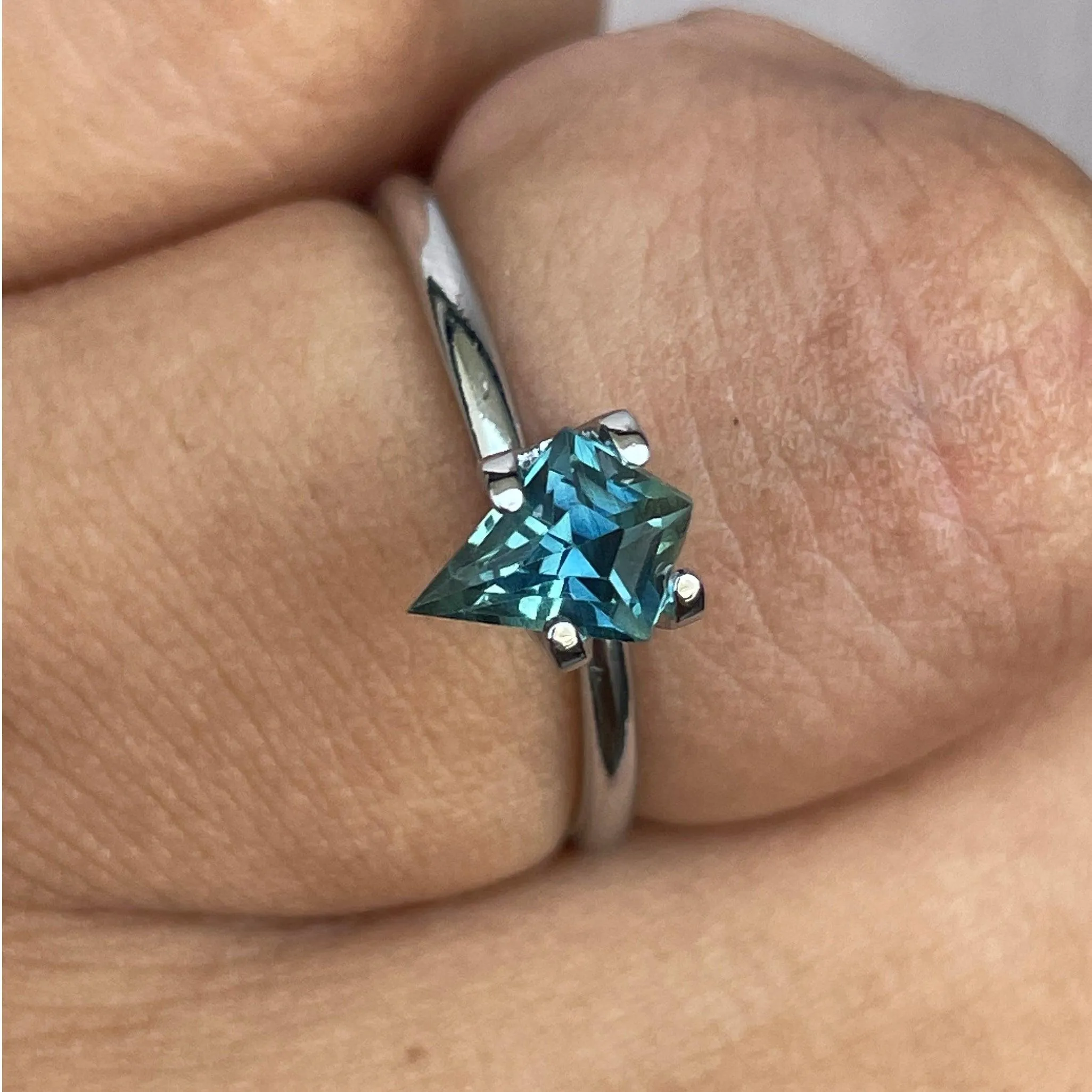 0.92 ct kite teal sapphire