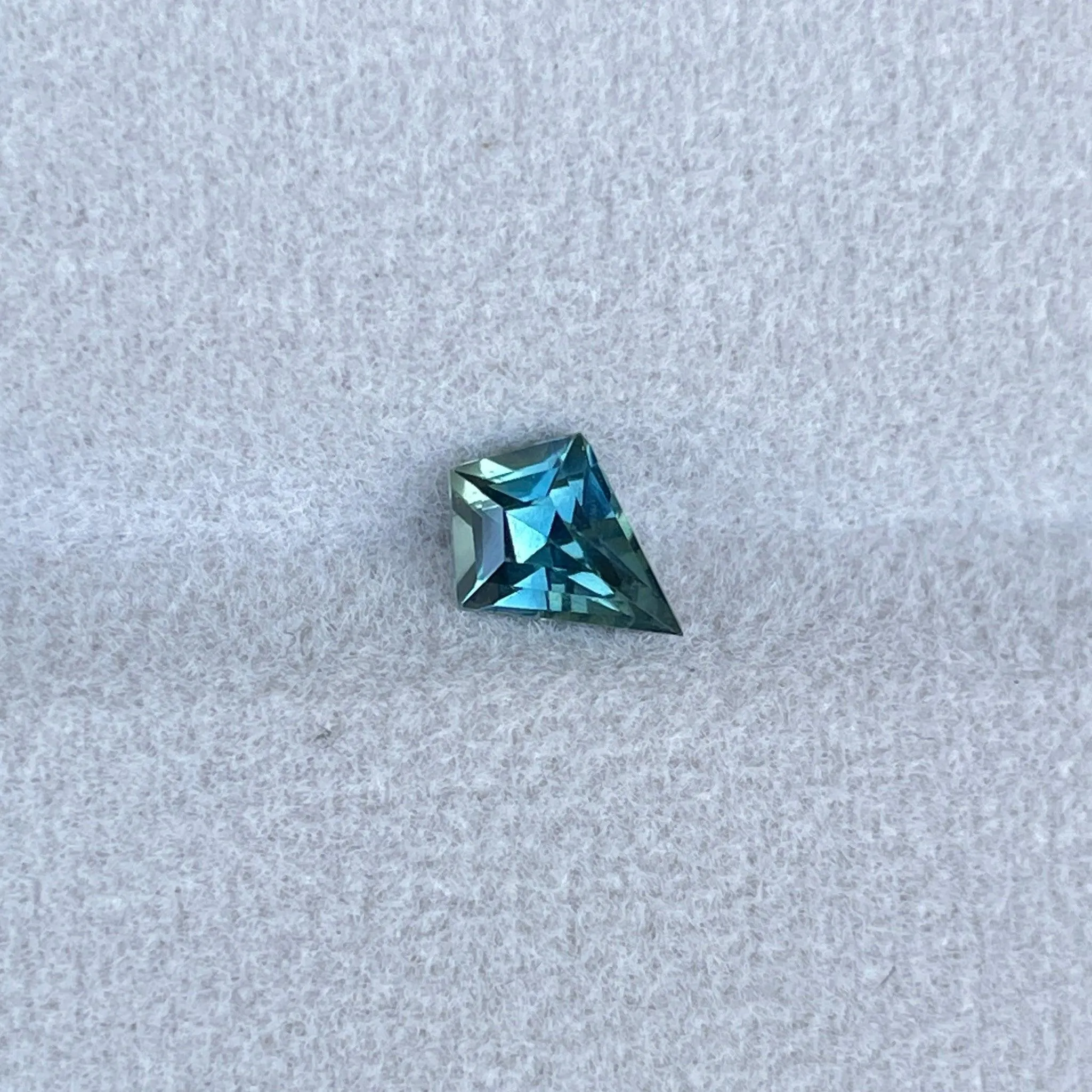 0.92 ct kite teal sapphire