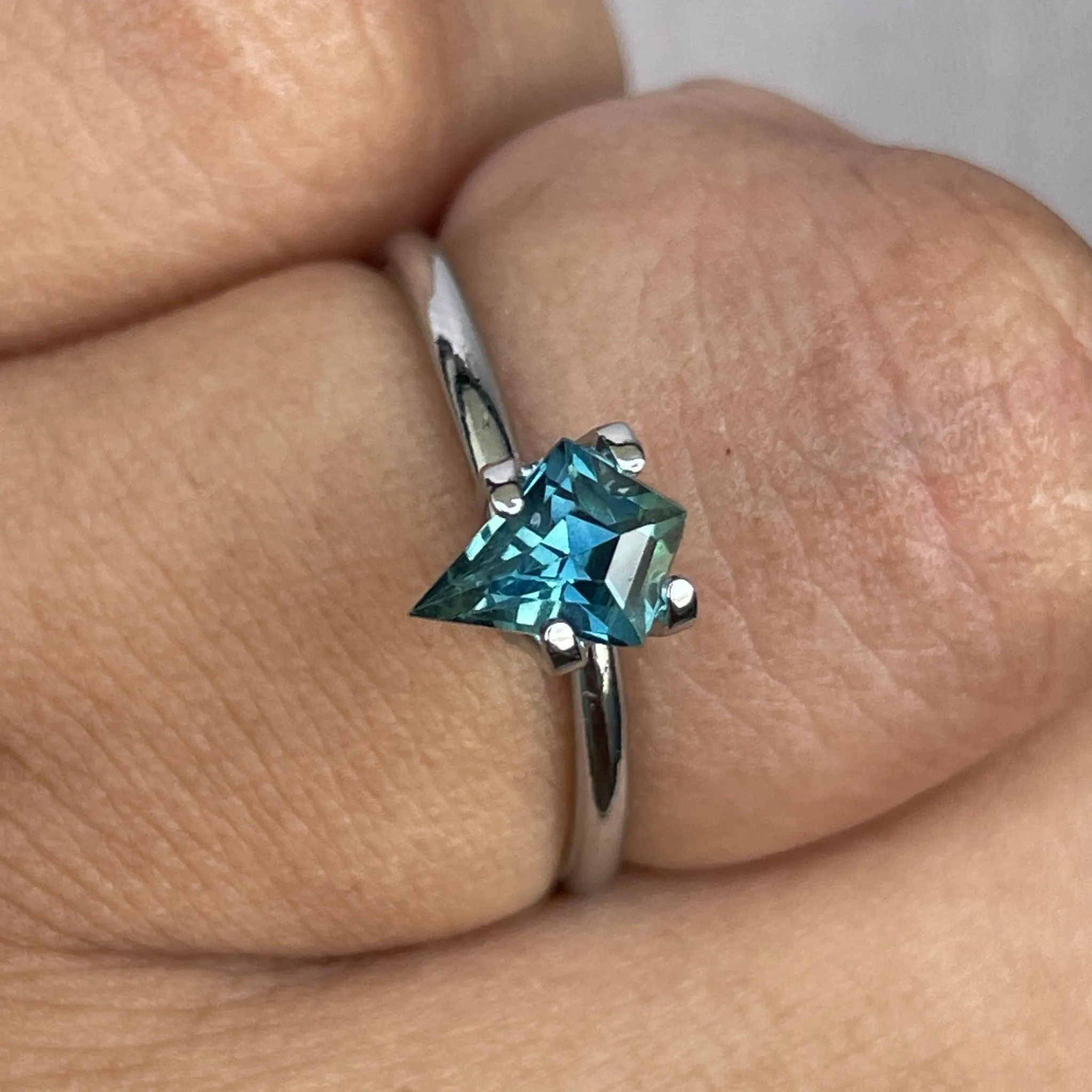 0.92 ct kite teal sapphire