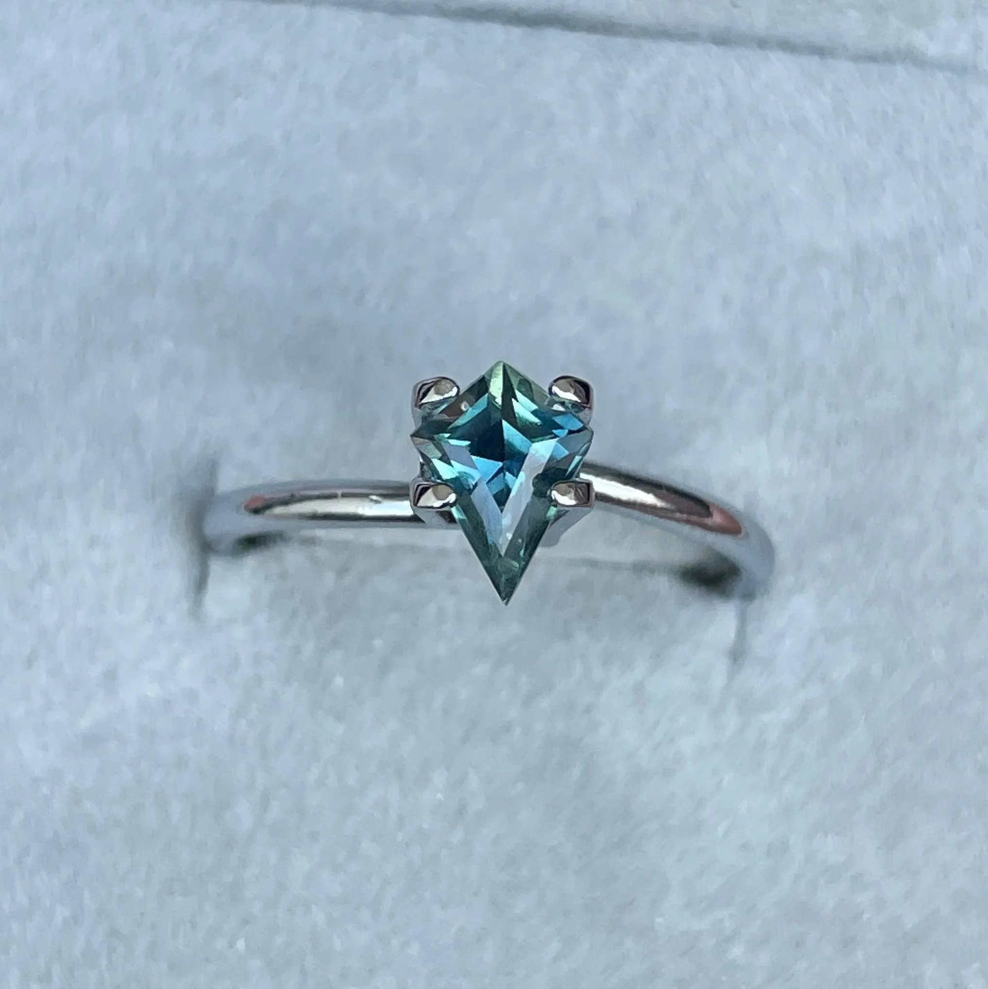 0.92 ct kite teal sapphire