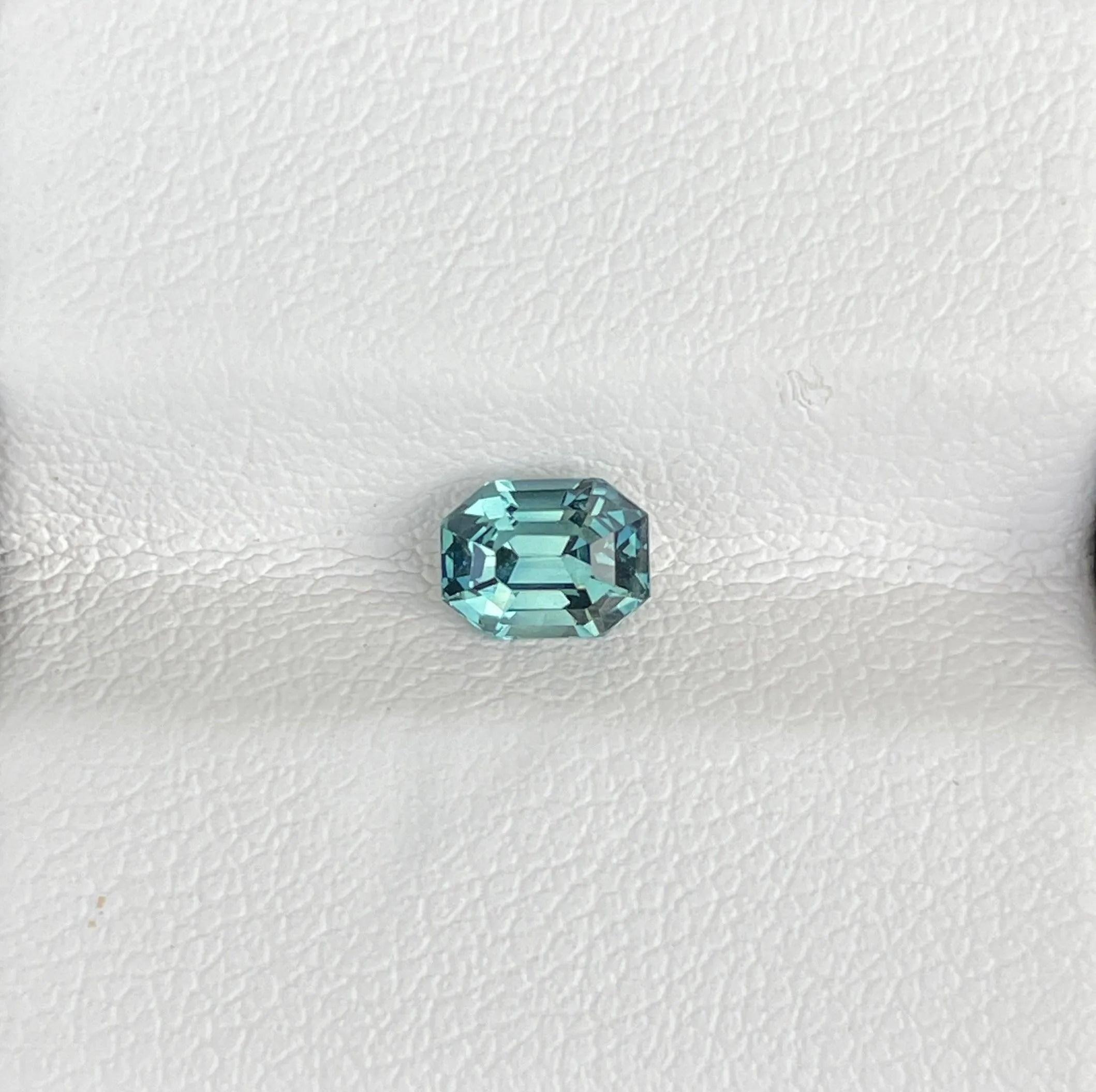 0.93 crt Teal Sapphire/ / Green sapphire/ bi colour Sapphire/ parti sapphire/ Engagement Ring/ Montana sapphire/ Australian sapphire