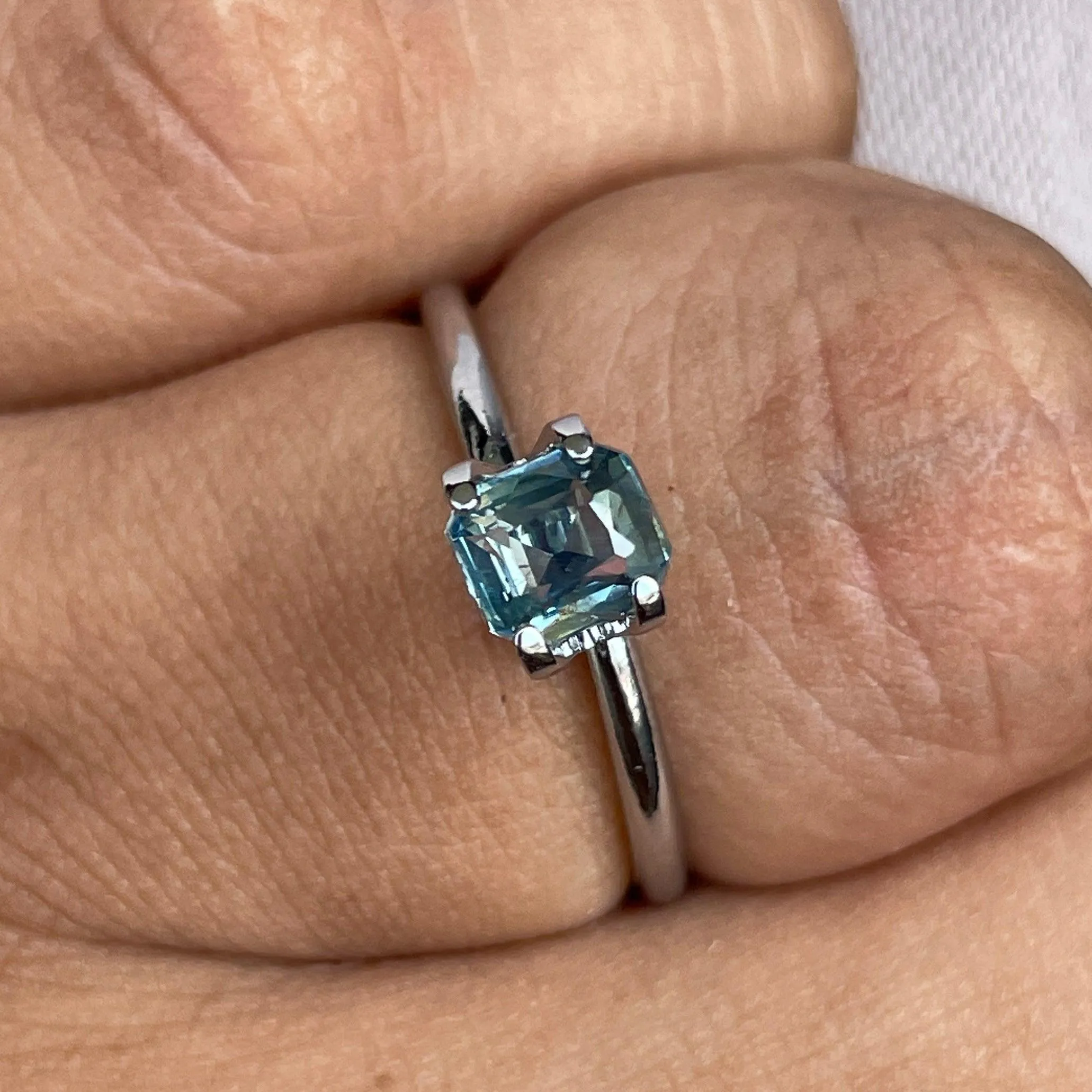 1.02 ct Certified Natural Green Sapphire