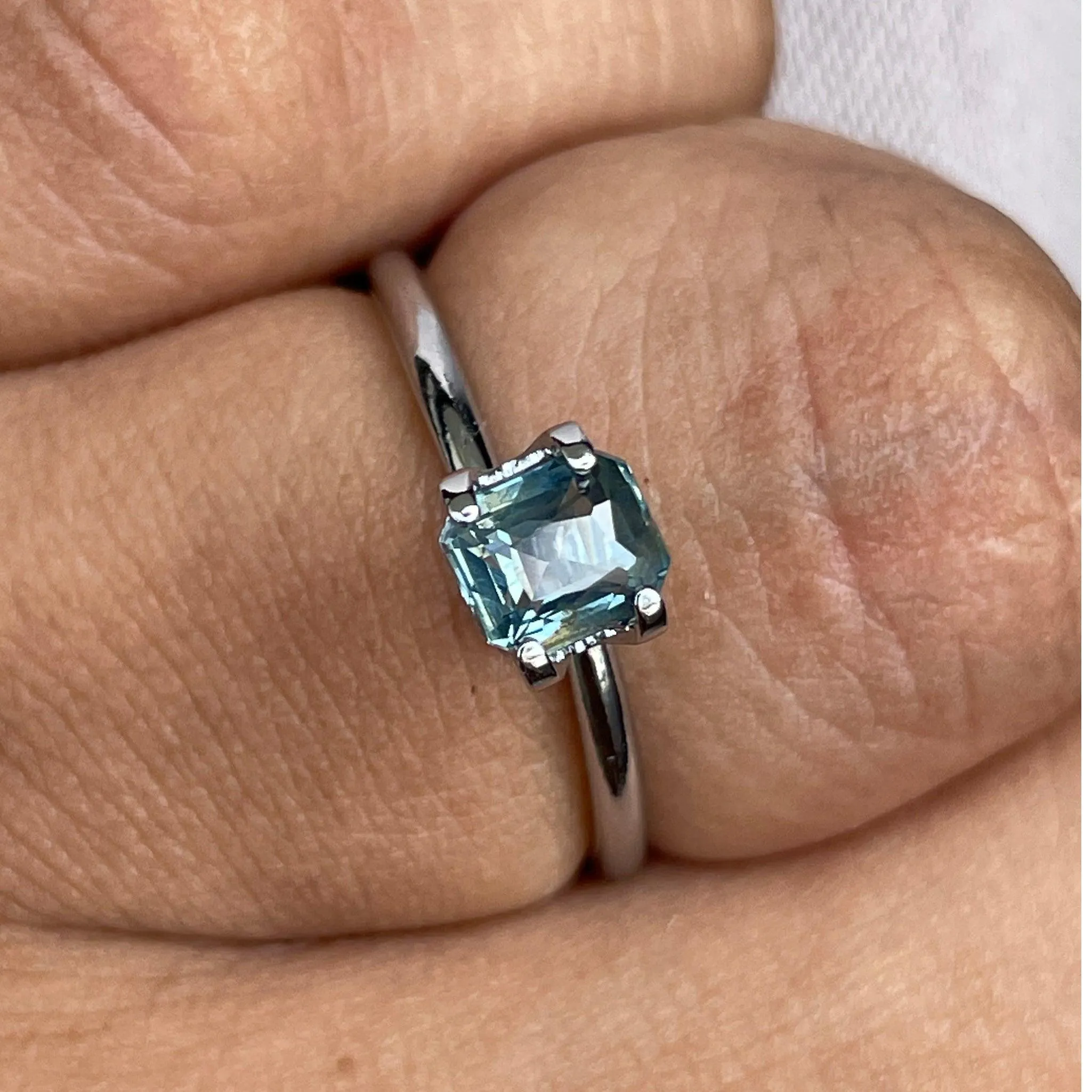 1.02 ct Certified Natural Green Sapphire