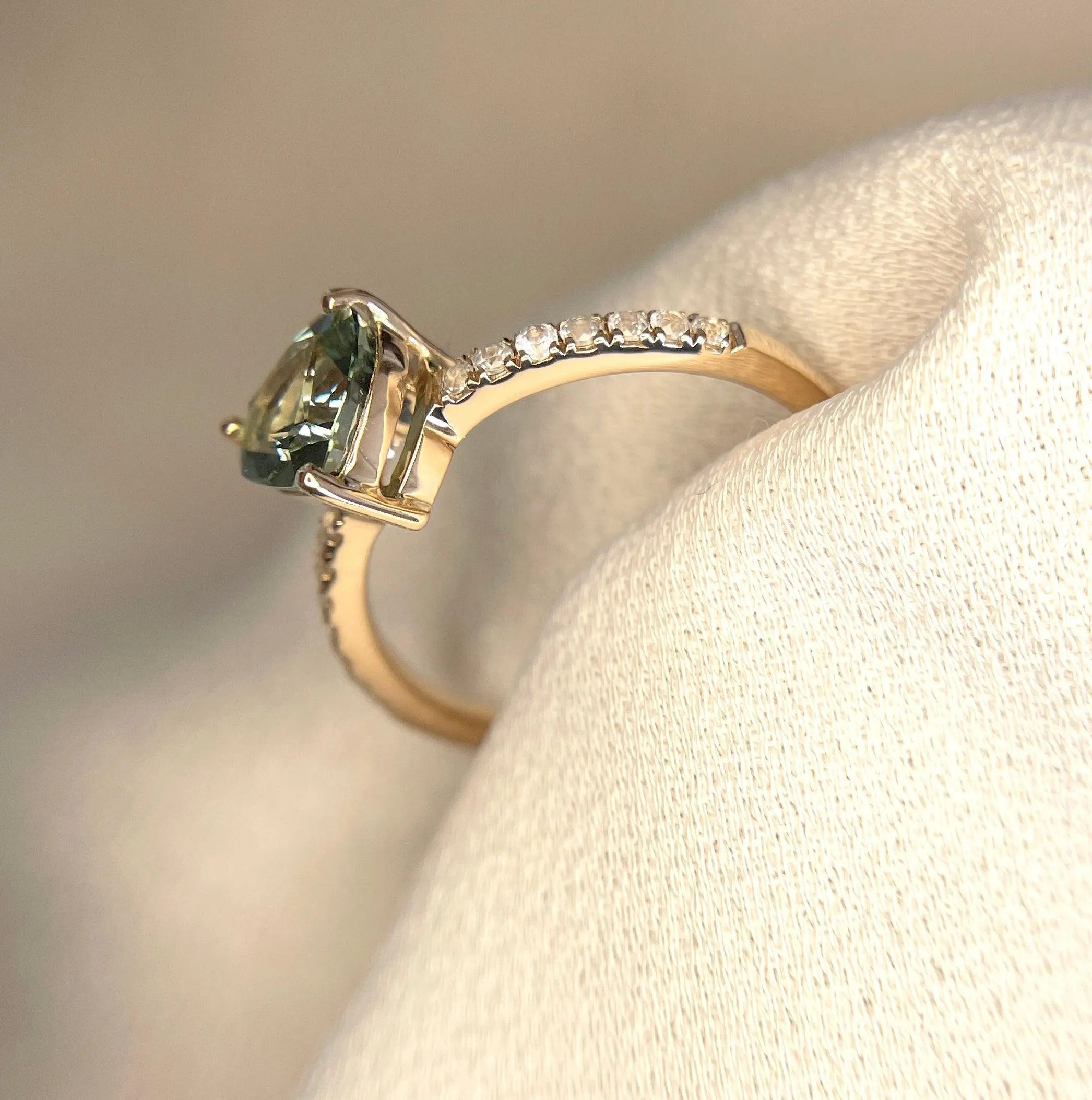 18k/ Teal Sapphire ring/ Green sapphire ring/ blue green sapphire ring