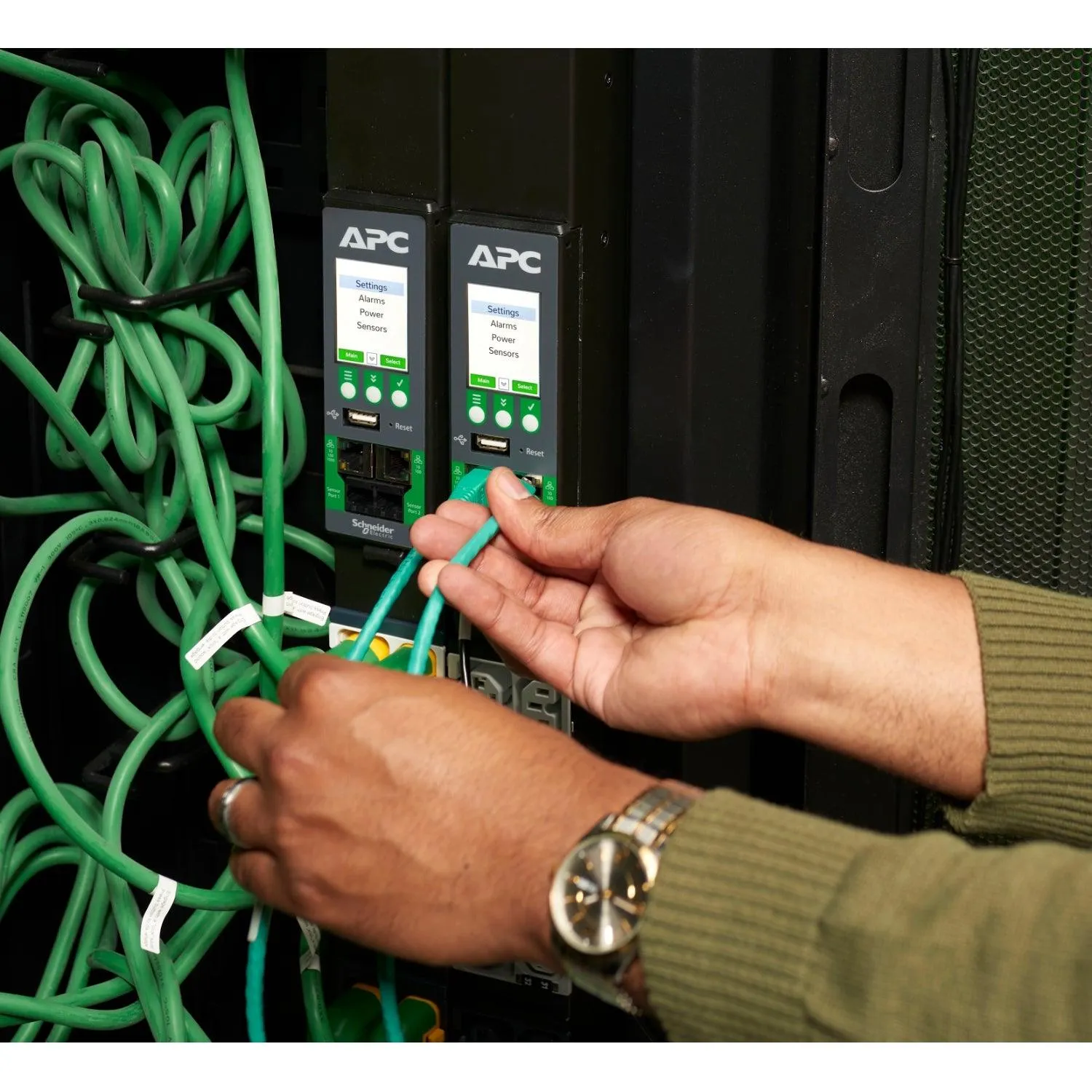 APC 3 phase | PDU | 240 V | 0U | 1.8 m | Black (APDU10450SM)