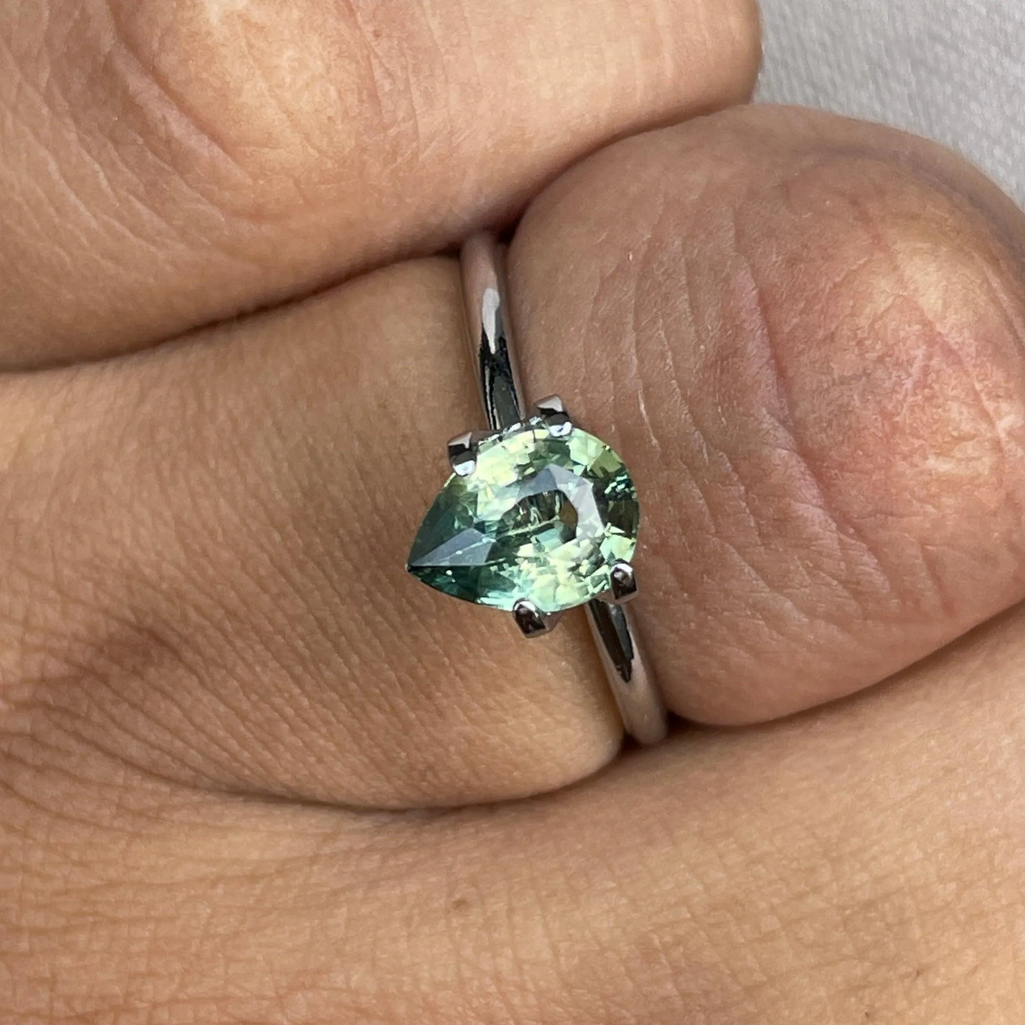 bi coloured parti sapphire 1.51 crt ocean Green Sapphire, mint colored gemstones, dark green stone jewelry