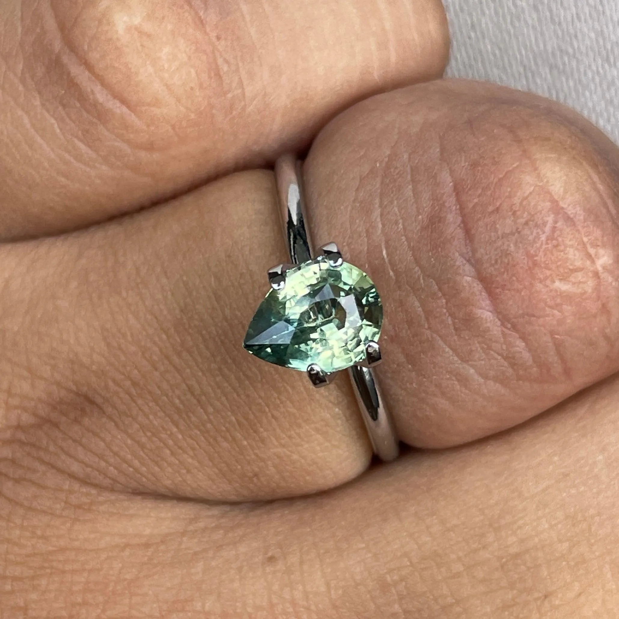 bi coloured parti sapphire 1.51 crt ocean Green Sapphire, mint colored gemstones, dark green stone jewelry