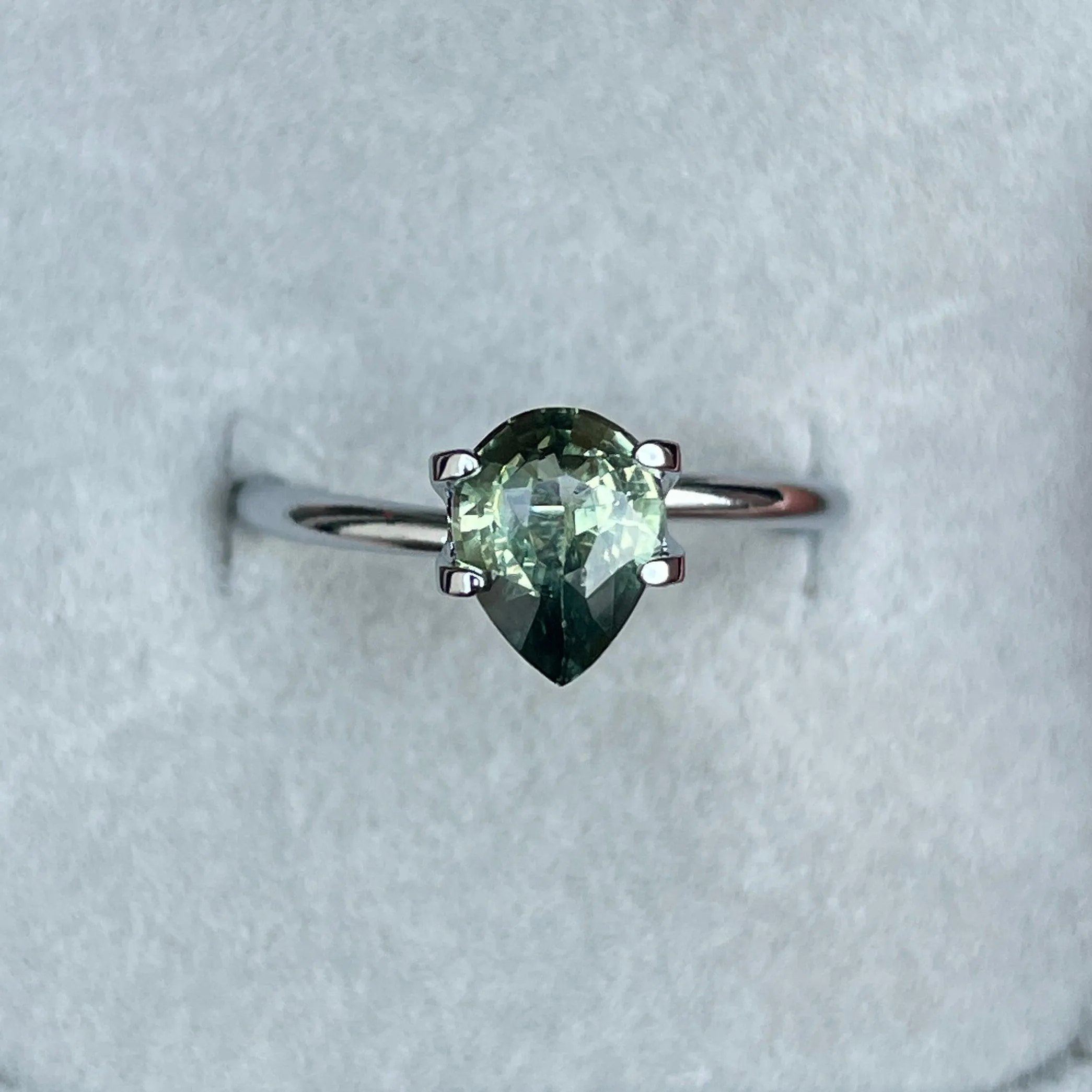 bi coloured parti sapphire 1.51 crt ocean Green Sapphire, mint colored gemstones, dark green stone jewelry