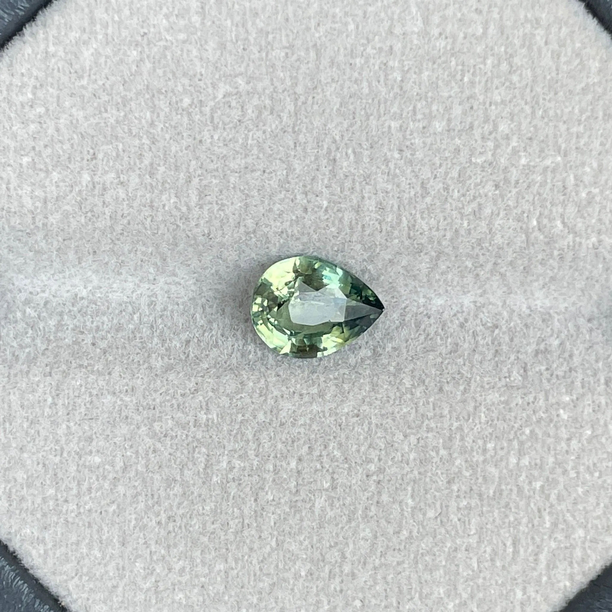 bi coloured parti sapphire 1.51 crt ocean Green Sapphire, mint colored gemstones, dark green stone jewelry
