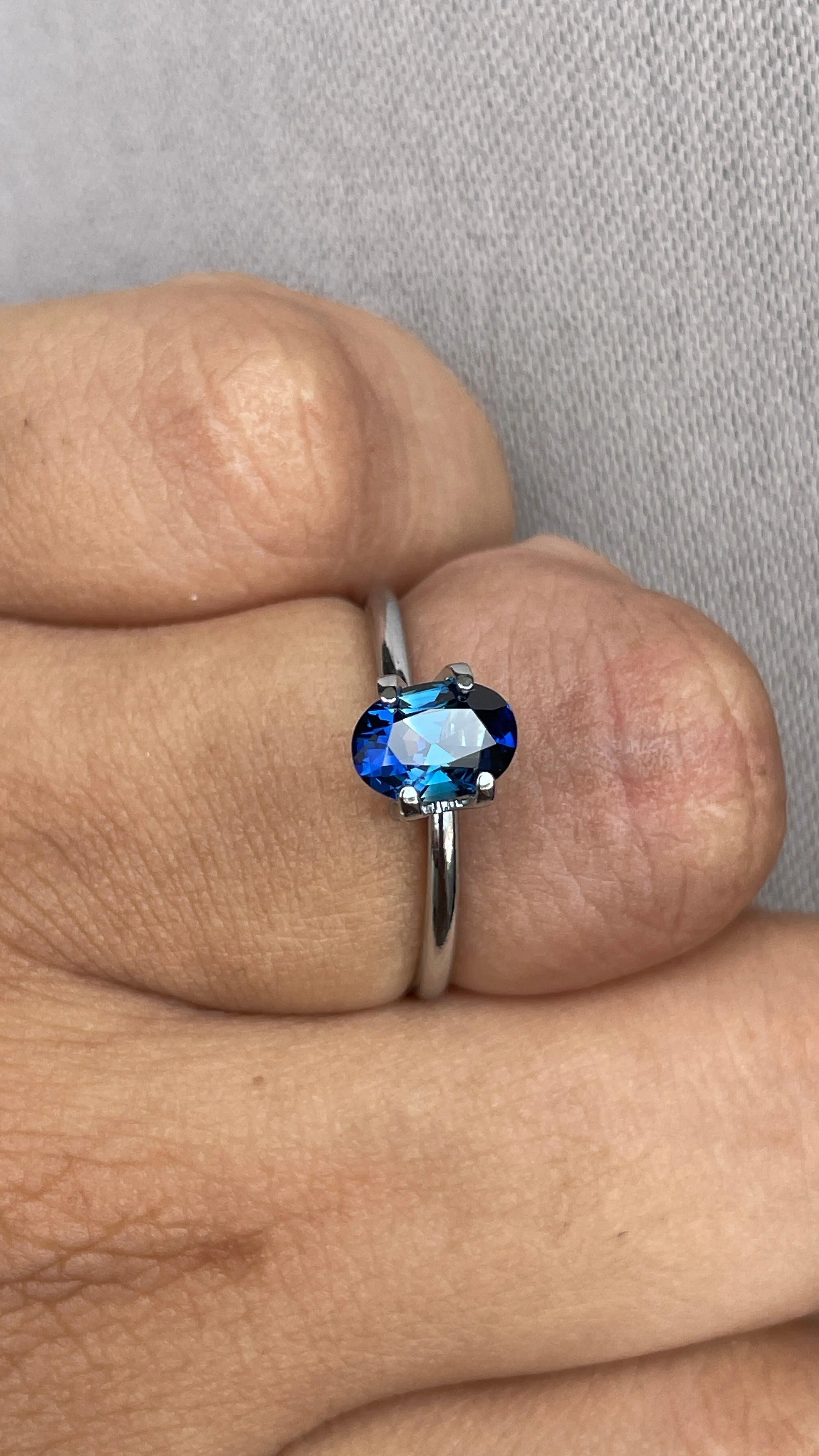 blue sapphire jewelry for women, 1.17 crt color blue sapphire ring design ideas, buy tiffany blue sapphire gold ring made of sapphire for pendant, bracelet