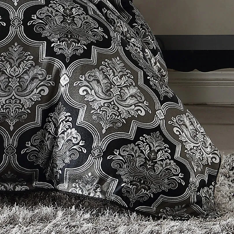 Chamonix Silver Quilt Cover Set by Davinci
