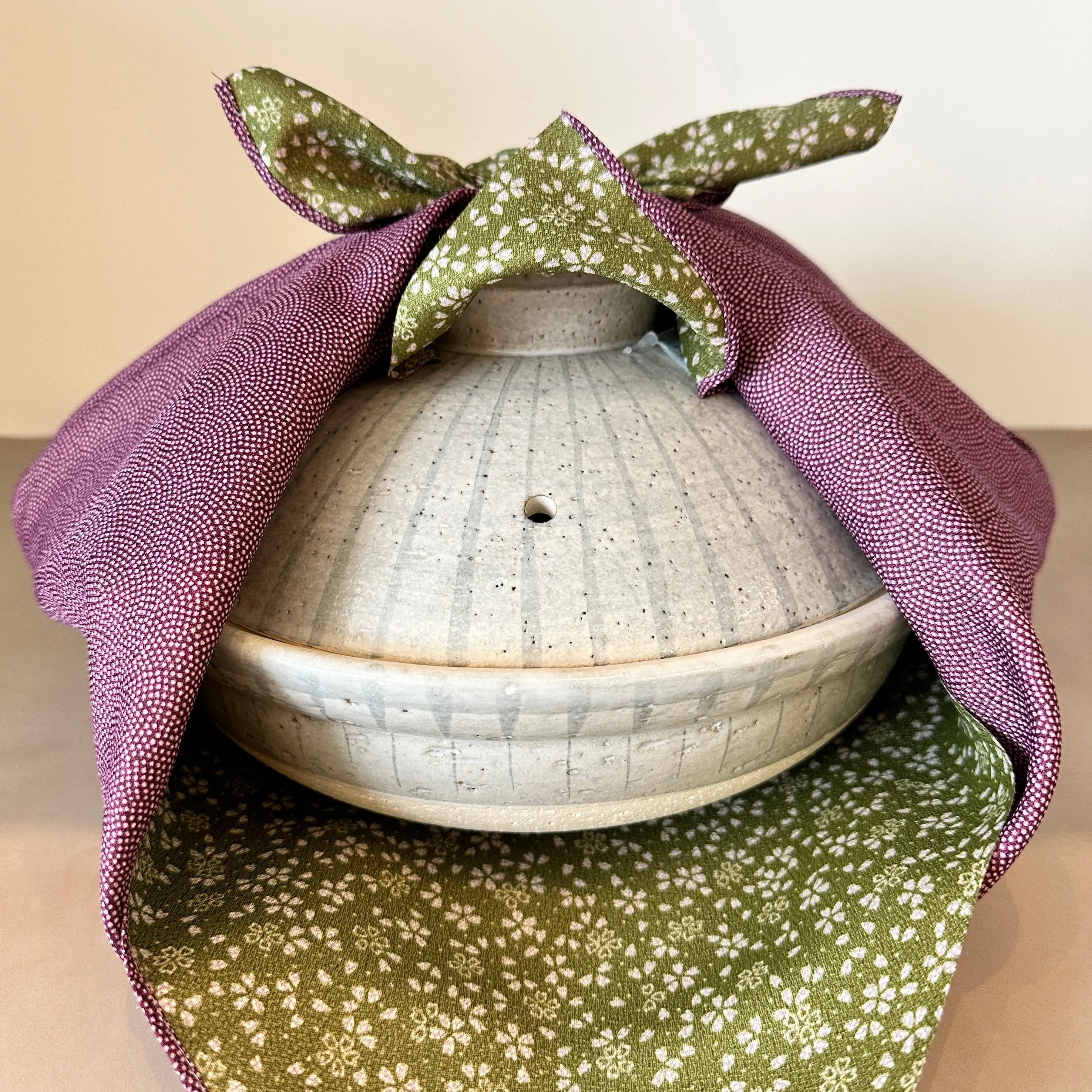 Furoshiki Amunzen Reversible 70 (Purple Sharkskin / Green Sakura)