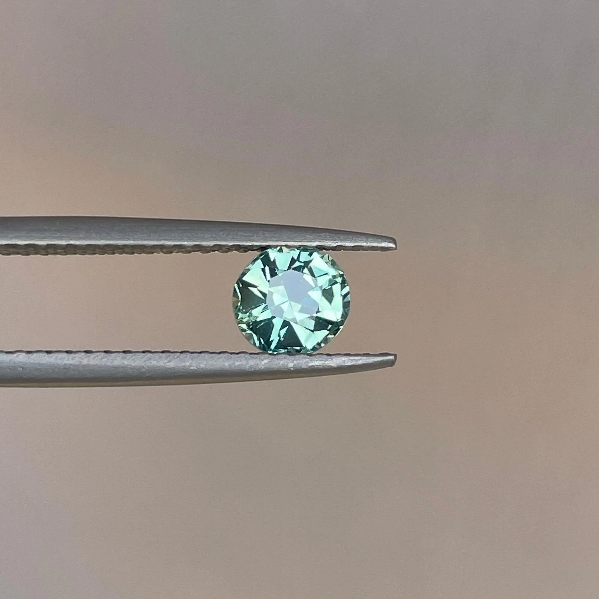 Green sapphire 0.89 crt