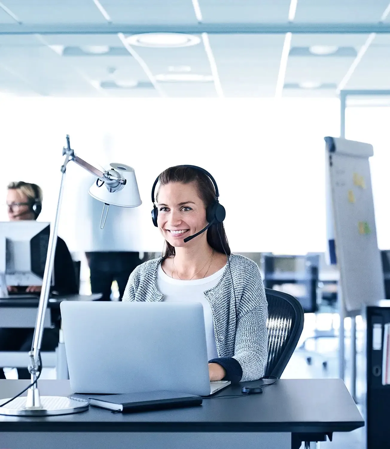 Jabra Evolve 20 Professional headset with easy call management and great sound for calls and music