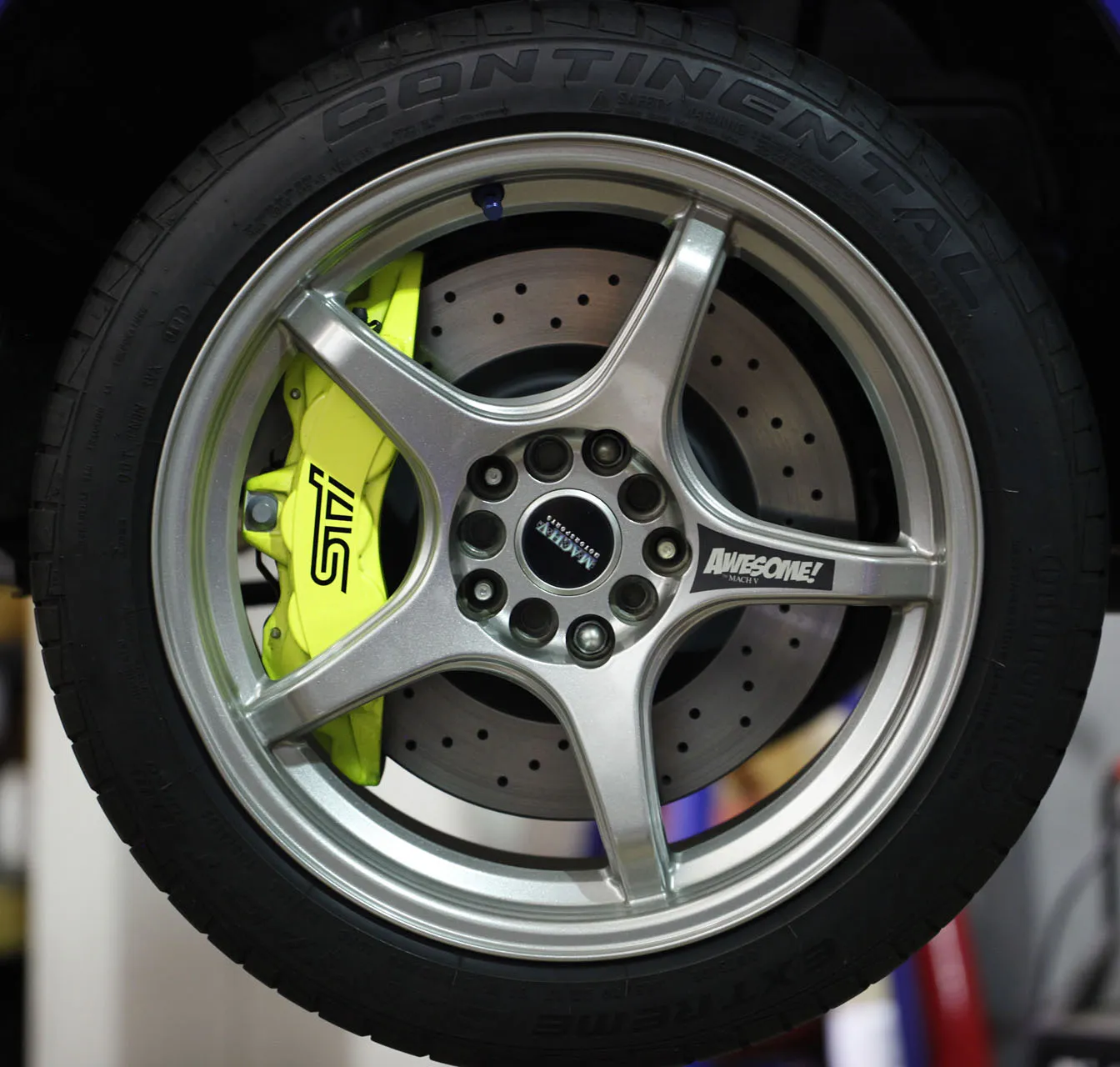 Mach V Awesome Wheel 17x9"