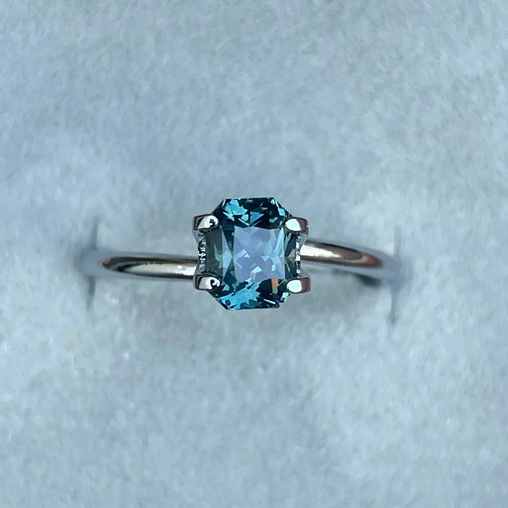 Natural Blue sapphire 1.06 crt