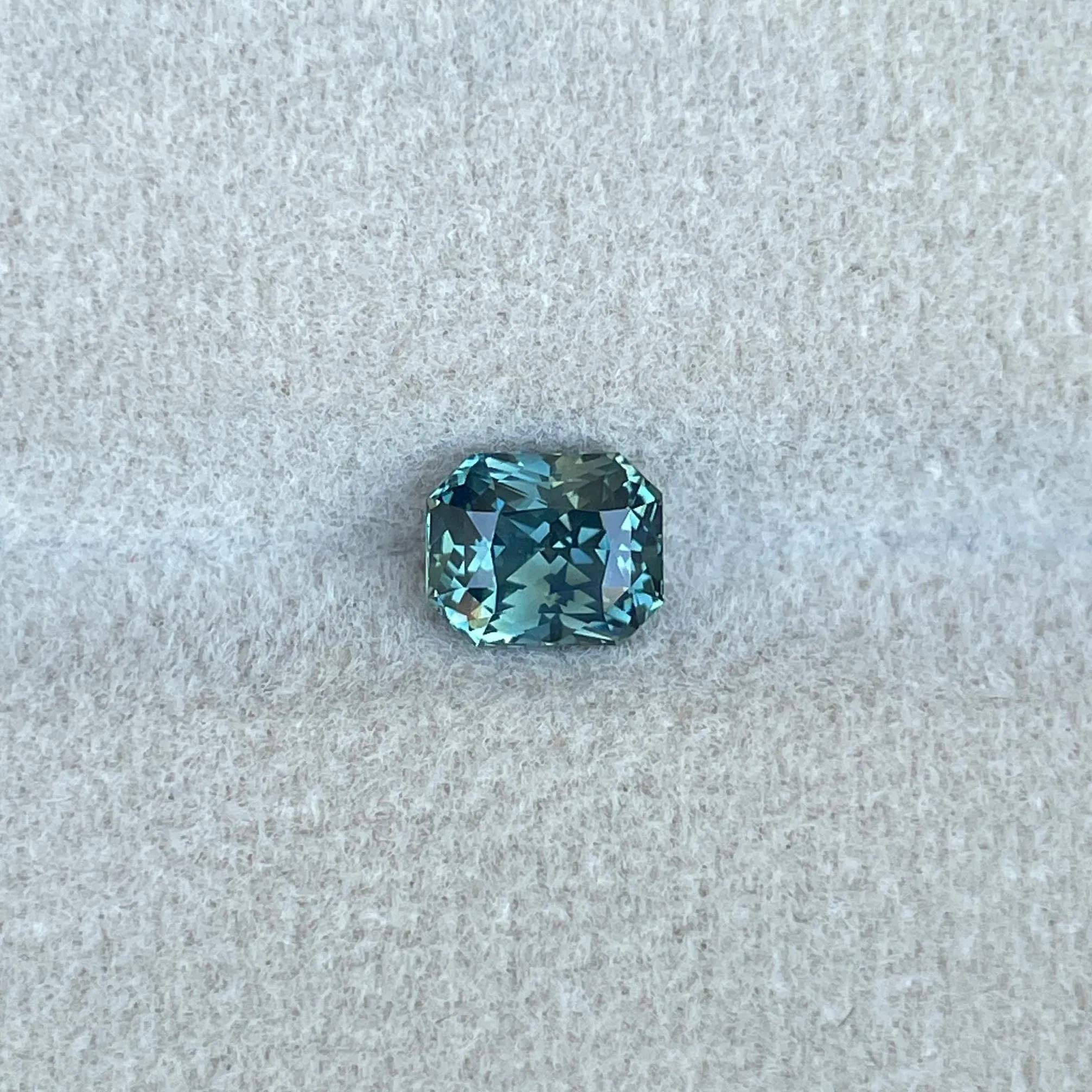 Natural Blue sapphire 1.06 crt