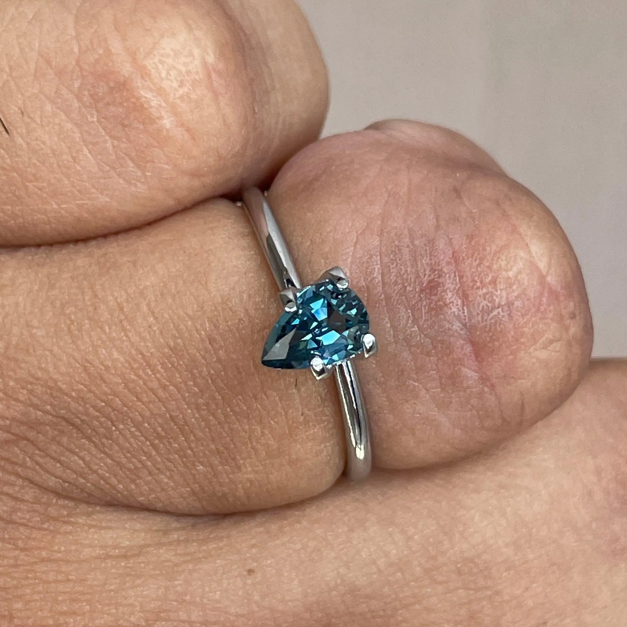 Teal sapphire Pear cut, 0.87 crt