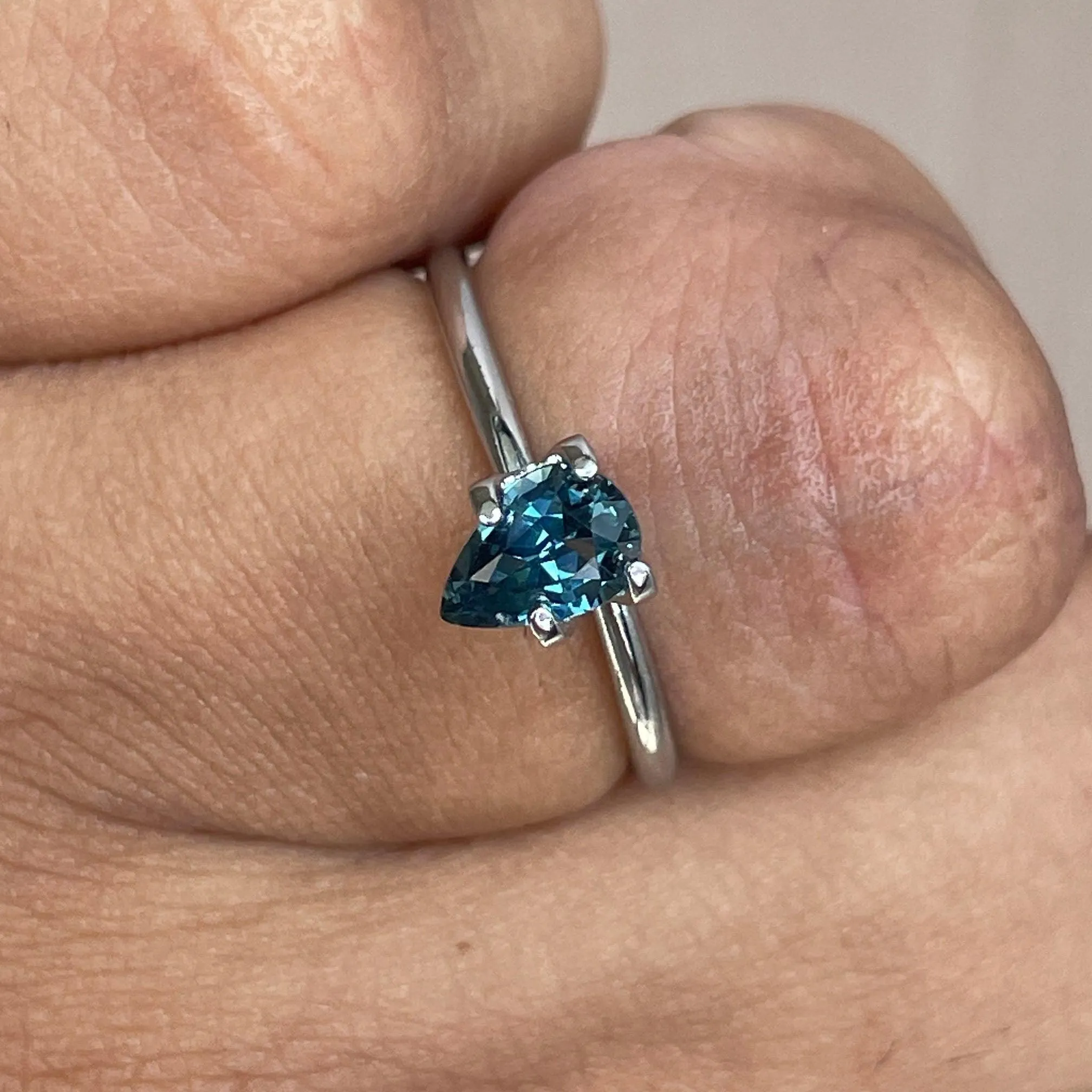 Teal sapphire Pear cut, 0.87 crt