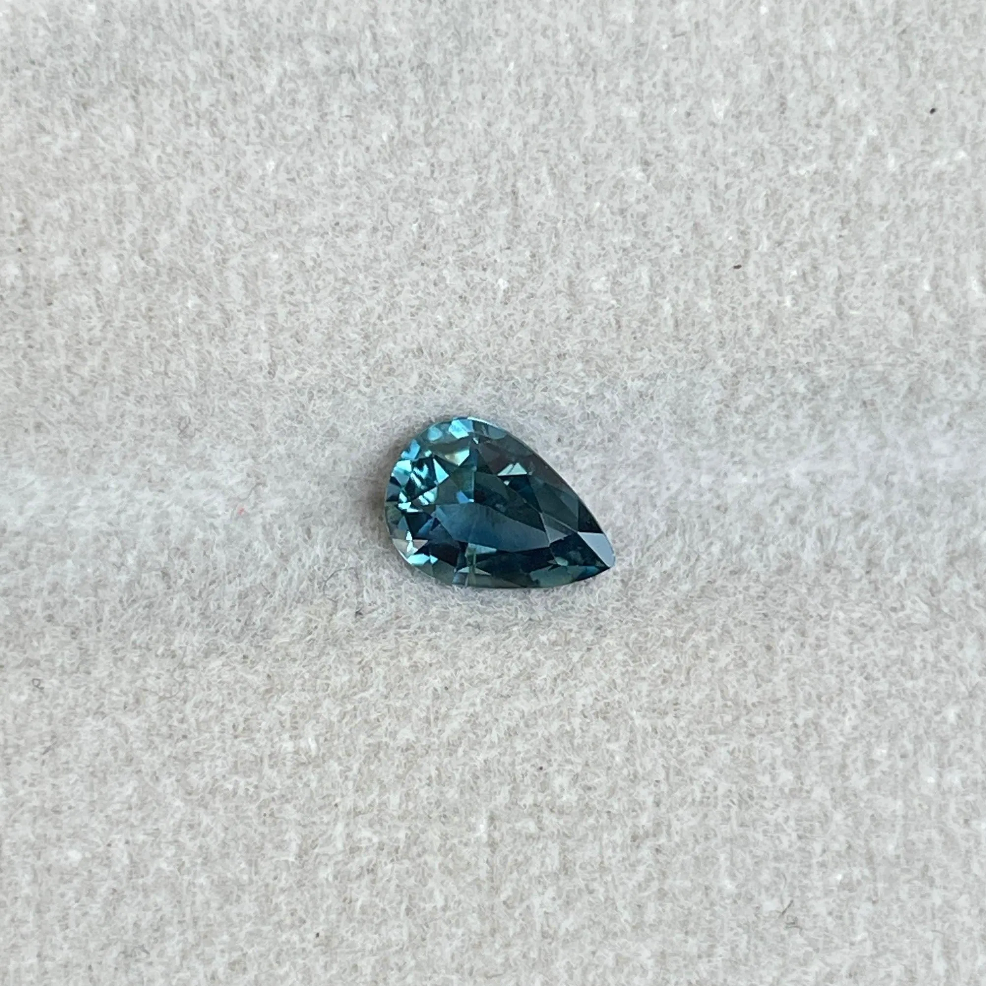 Teal sapphire Pear cut, 0.87 crt