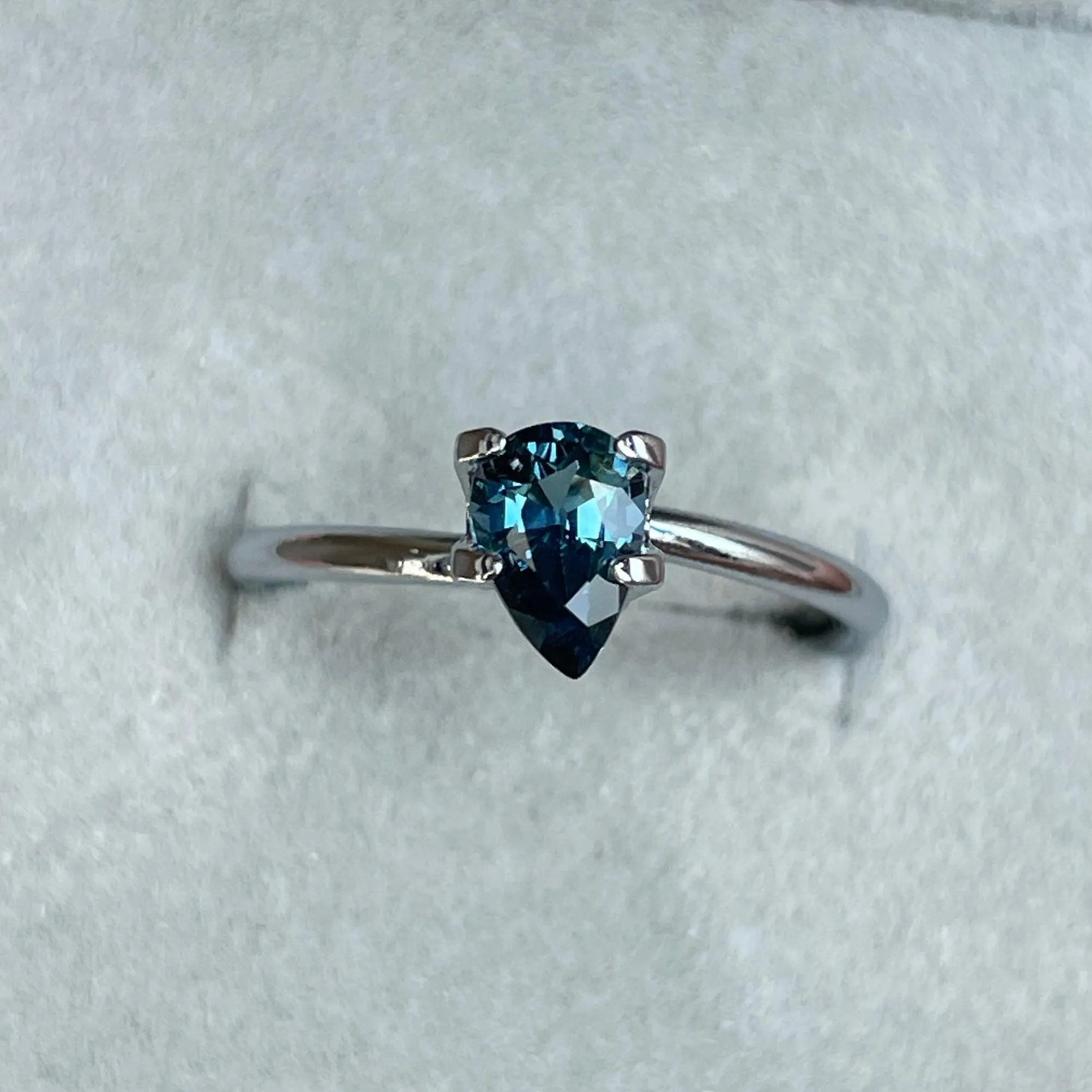 Teal sapphire Pear cut, 0.87 crt
