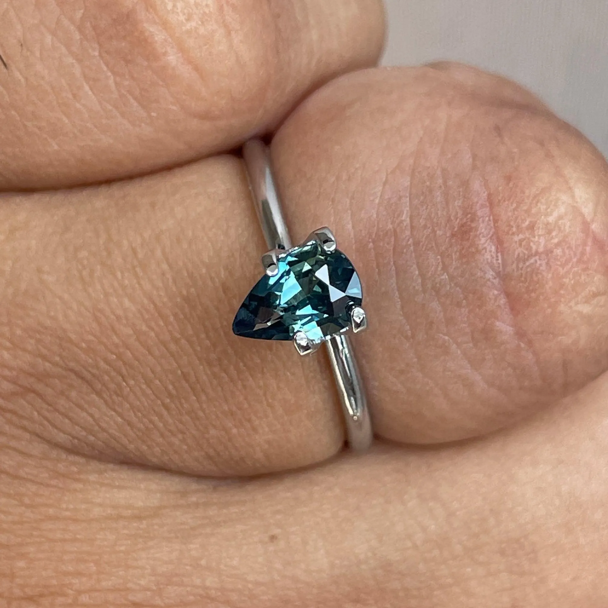 Teal sapphire Pear cut, 0.93 crt