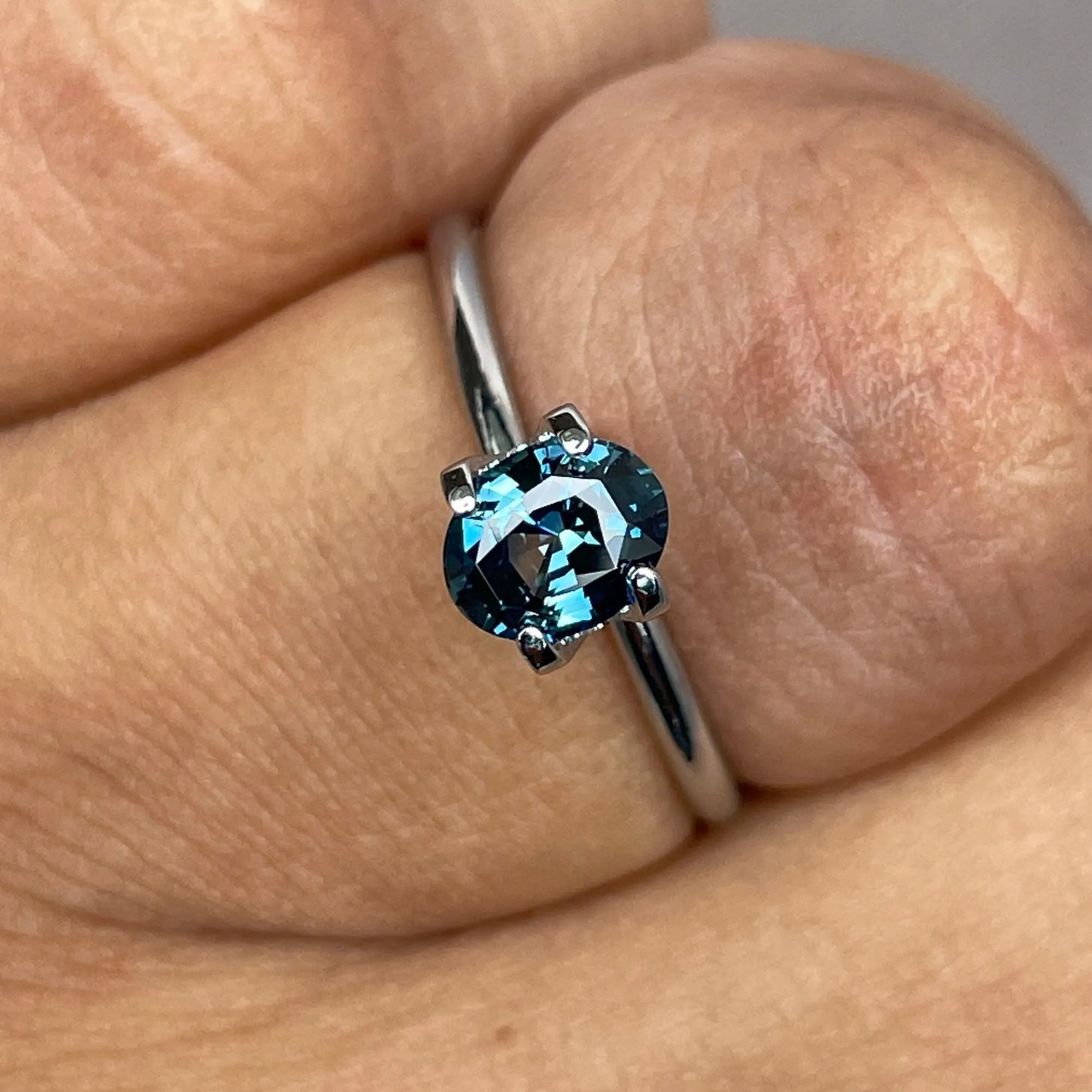 Teal sapphire stone, 1.05 crt swiss alps Natural teal sapphire. Beautiful loose Gemstone for Ring Making