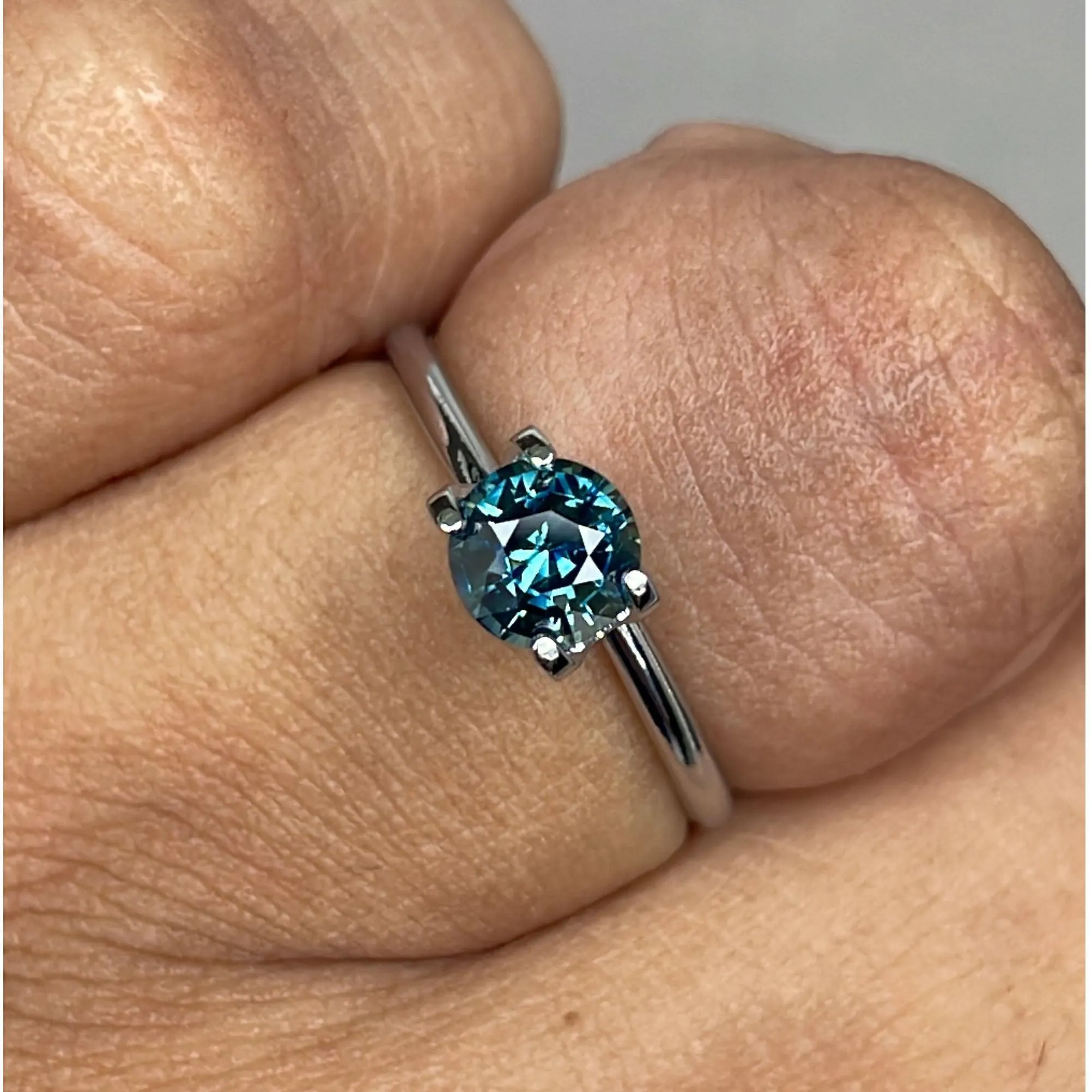 Teal sapphire stone, Northern lights teal sapphire 1.07 crt. Precision Faceted Loose Gemstone.