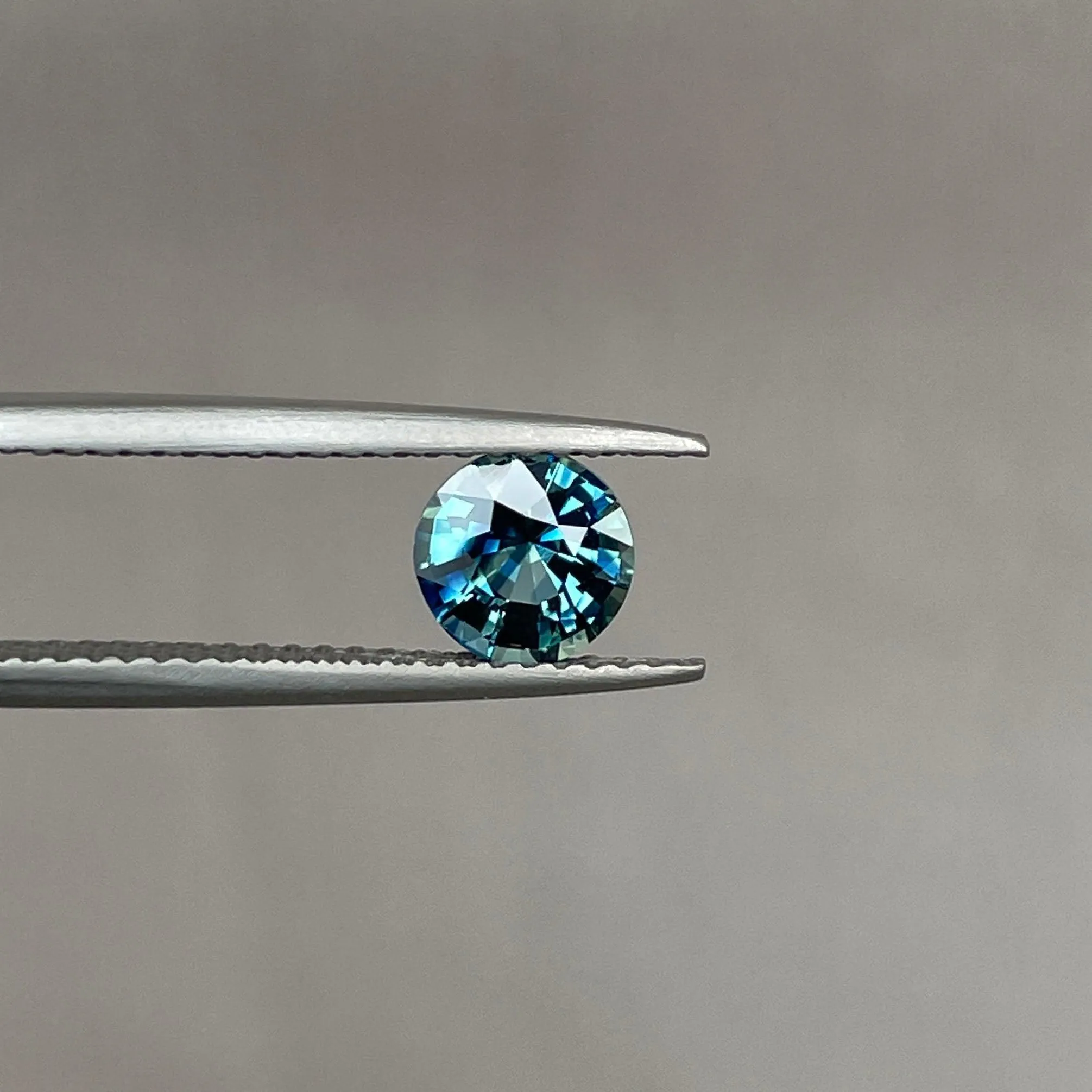 Teal sapphire stone, Northern lights teal sapphire 1.07 crt. Precision Faceted Loose Gemstone.