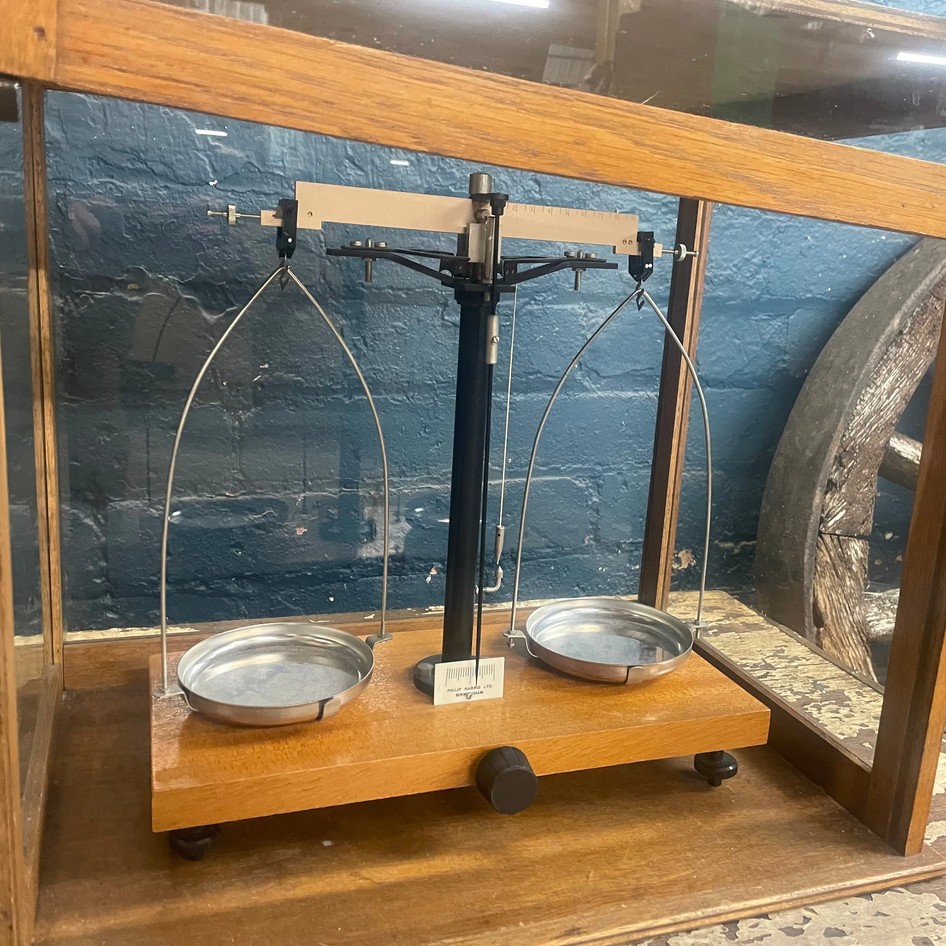 Vintage Philip Harris LTD Birmingham Glass Case Scales